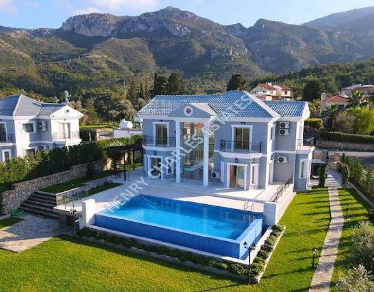 LUXURY VILLA WITH PRIVATE POOL IN BELLAPAIS