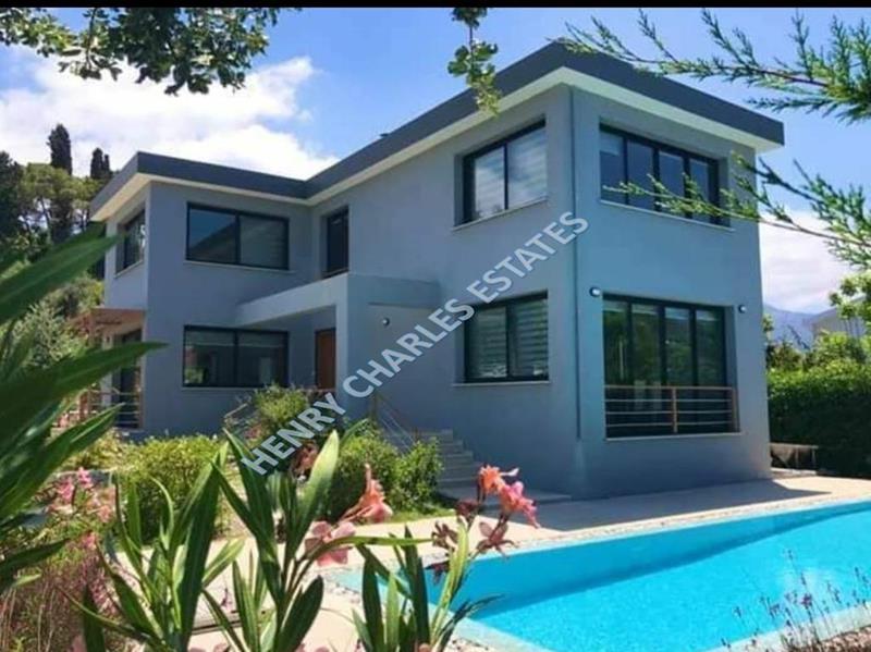 FOUR BEDROOM LUXURIOUS VILLA WITH PRIVATE POOL