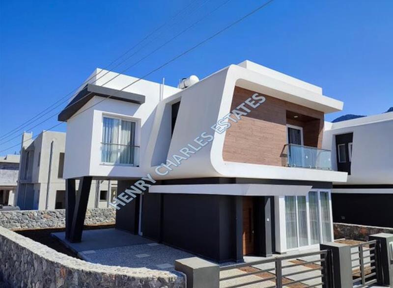 **BRAND NEW VILLAS**  500m FROM THE WATERS EDGE!!