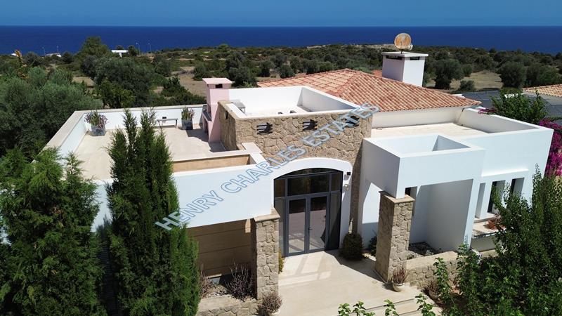 SPECTACULAR BUNGALOW WITH PANORAMIC VIEWS ON A 5781m² PLOT