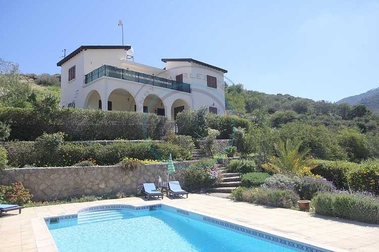 **🔥 Dive into Mediterranean Charm! Elevate Your Comfort in Our Villa! Book Your Viewing Now! 🔥** - Villa 3+1 with a Huge Land Plot!