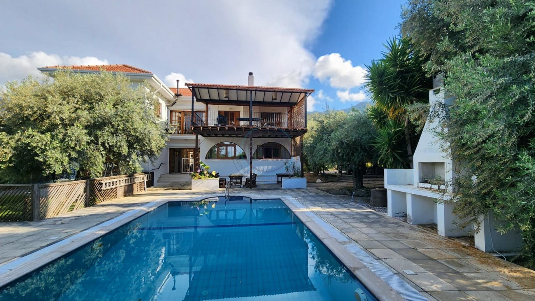 Four Bedroom Villa on just over a donum of land