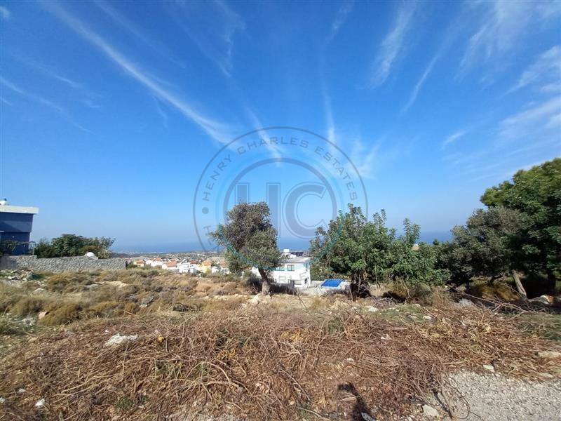 1000m² PLOT OF LAND WITH SEA VIEWS IN ARAPKOY