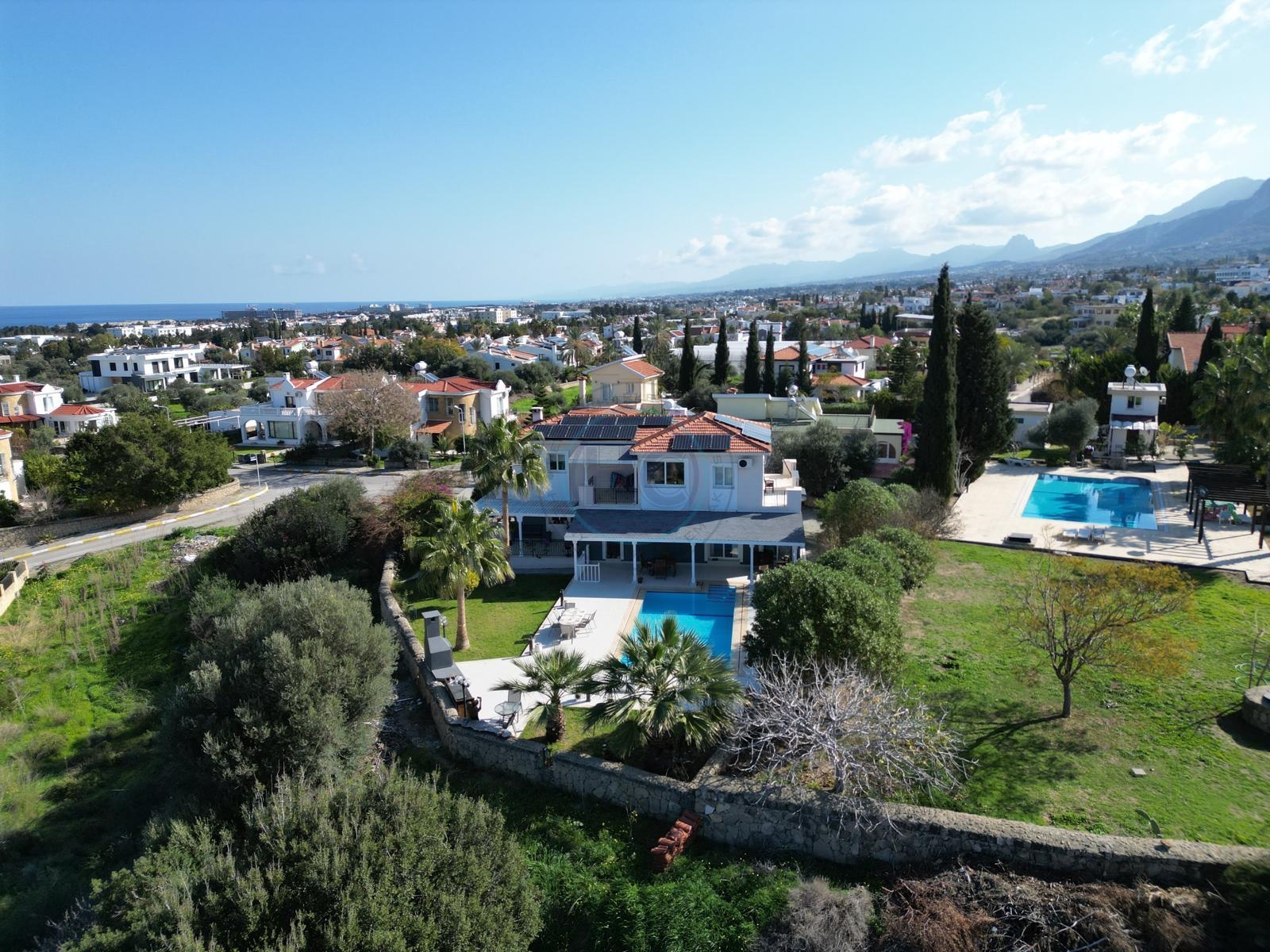 FOUR BEDROOM VİLLA  HAS A MAGNIFICIENT VIEW IN BELLAPAIS