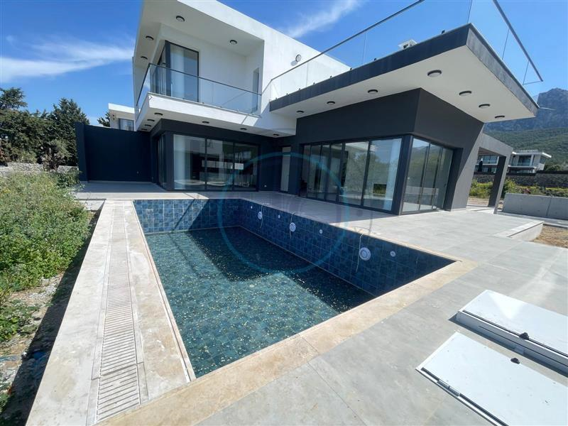LUXURY 4 BEDROOM VILLA WITH PRIVATE POOL IN EDREMIT