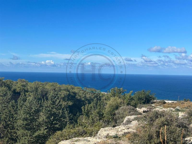 Land with a sea view in Esentepe
