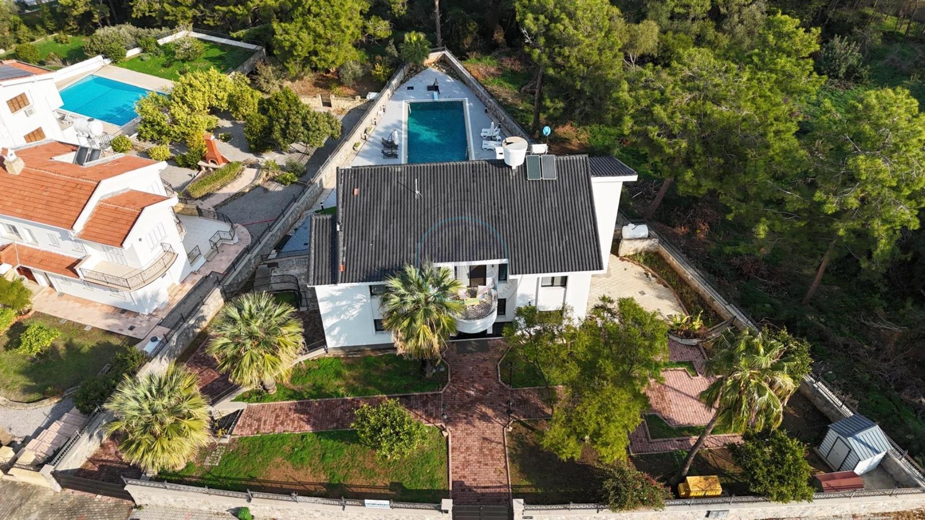 EXQUISITE 7 BEDROOM FAMILY HOME IN UPPER KYRENIA