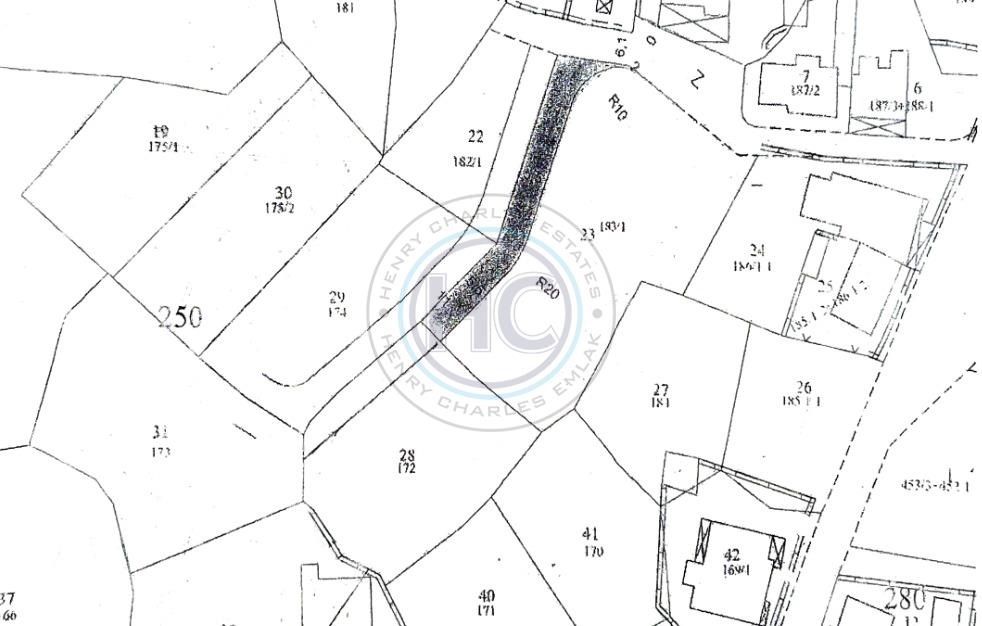 SLIGHTLY OVER ONE DONUM LAND WITH PROJECT (10 APARTMENTS)