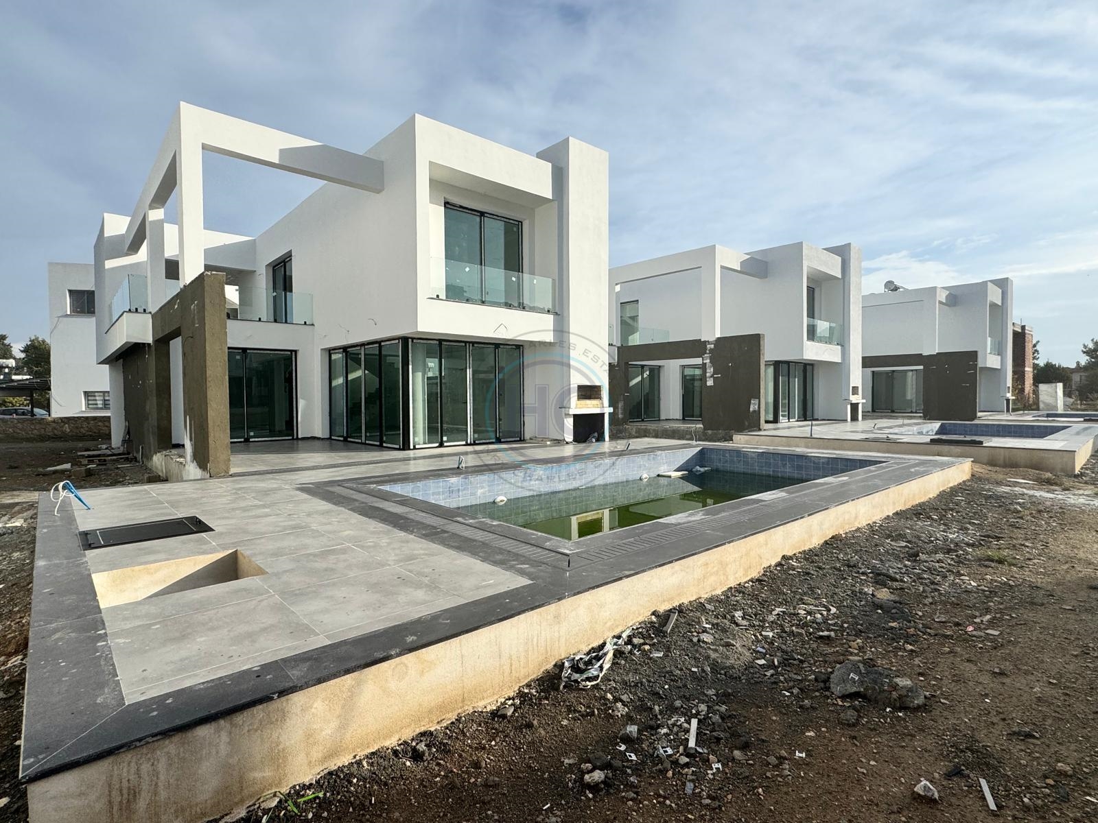 LUXURY 3 BEDROOM VILLAS WITH A POOL IN KARAOGLANOGLU