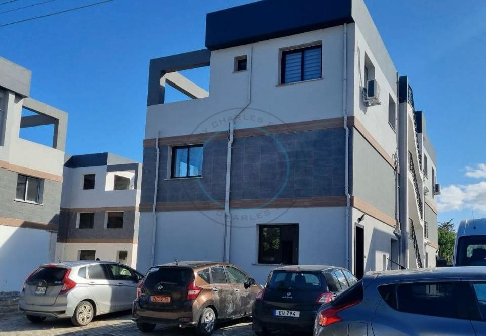 1 BEDROOM APARTMENT WITH COMMUNAL POOL 