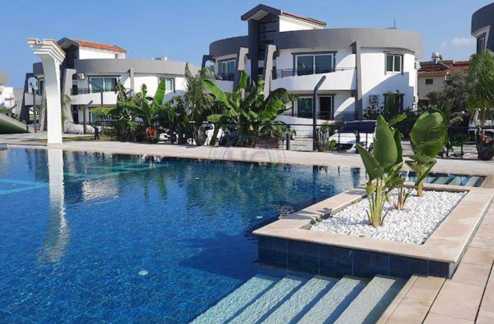1 BEDROOM APARTMENT WITH COMMUNAL POOL