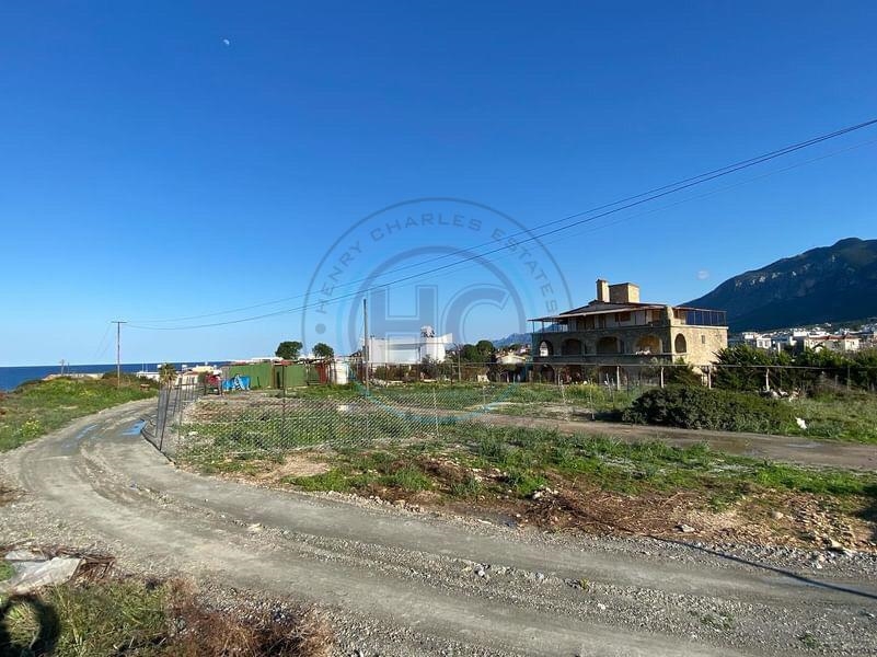 LAND FOR SALE NEAR THE SEA