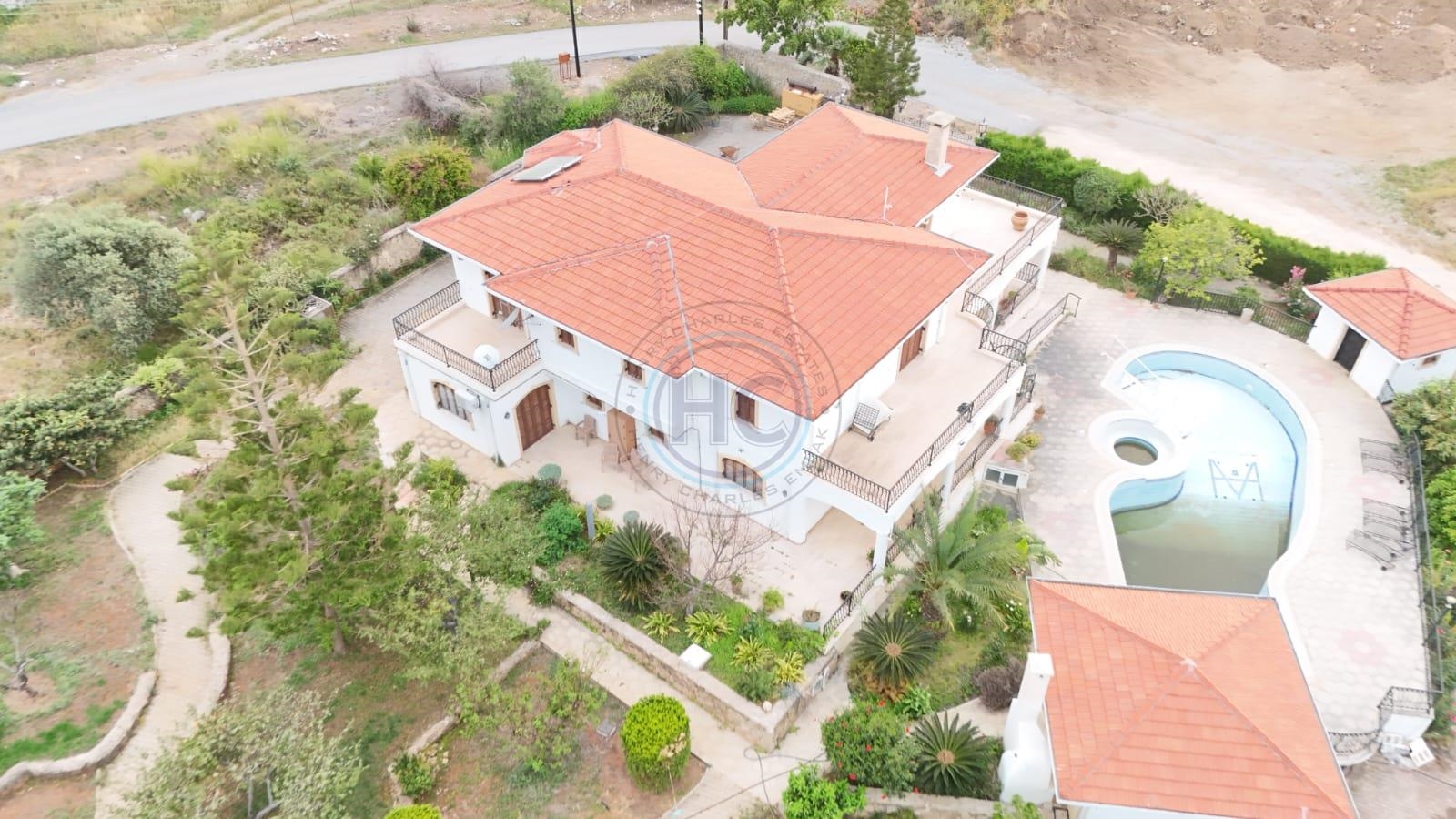 FOUR BEDROOM VILLA HAS A PANORAMIC VIEW 
