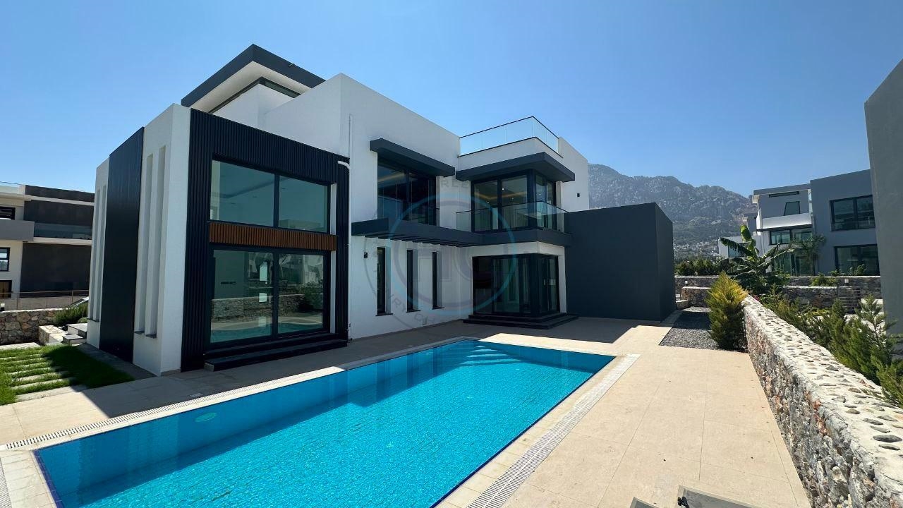 LUXURY NEW VILLA IN KARSIYAKA