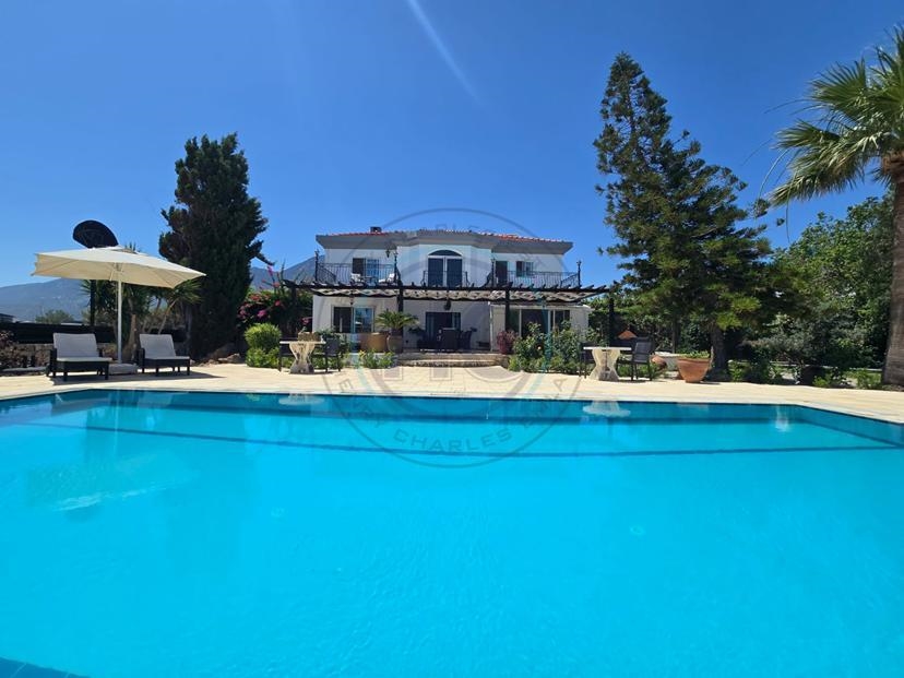 LUXURY 4 BEDROOM VILLA WITH STUNNING SEA VIEWS IN KARŞIYAKA