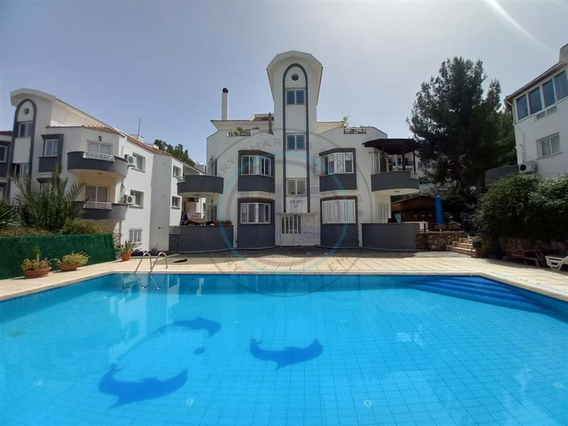 THREE BEDROOM APARTMENT WITH COMMUNAL POOL