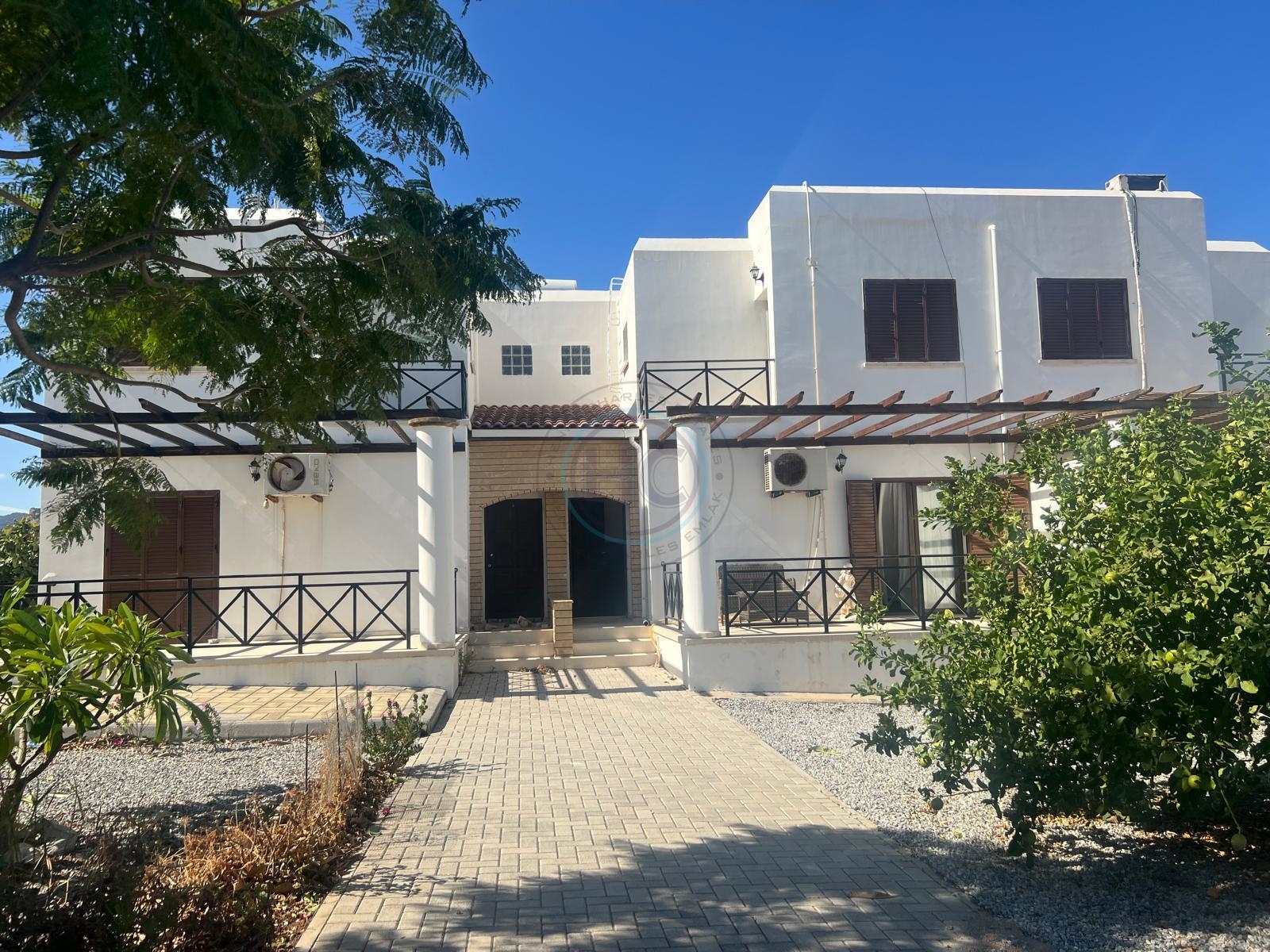 TERRACED VILLA WITH COMMUNAL POOL