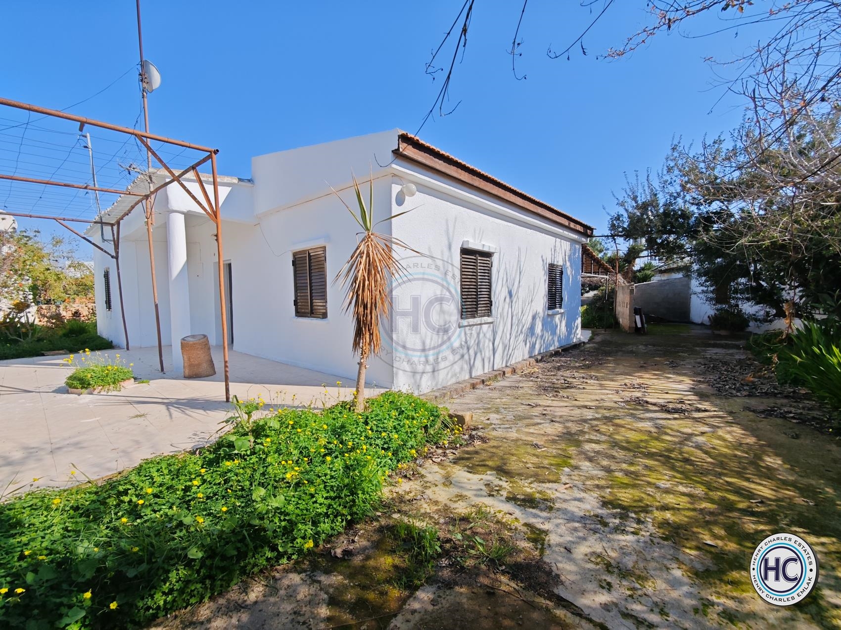 DETACHED CYPRIOT HOUSE ON 581 M2 PLOT OF LAND FOR SALE IN YENIBOGAZICI