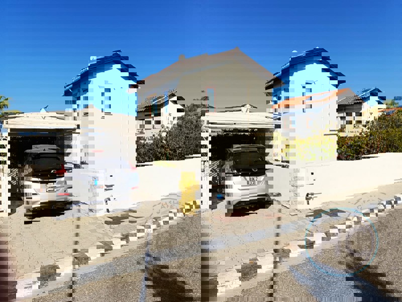 THREE BEDROOM FURNISHED SEASIDE VILLA (CAR INCLUDED)