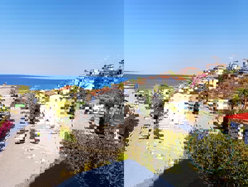 THREE BEDROOM FURNISHED SEASIDE VILLA (CAR INCLUDED)